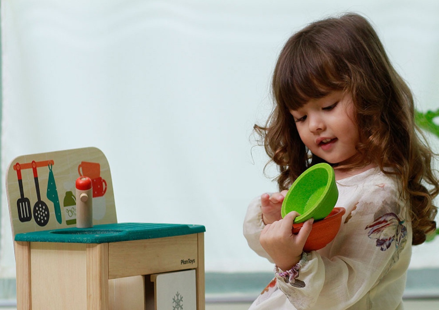 Детская игрушечная кухня с холодильником Plan Toys, 3606 
